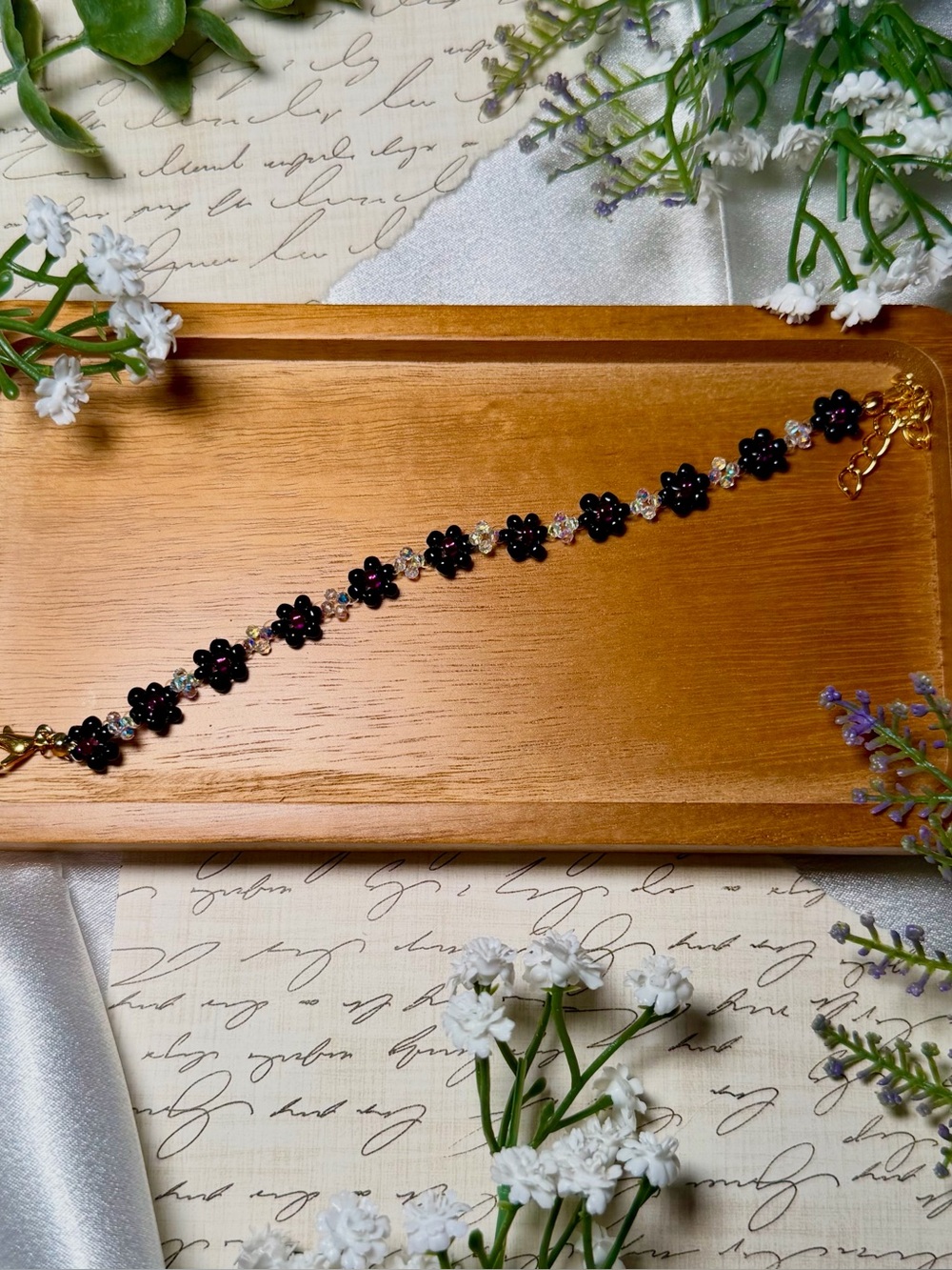 Rhysand Handmade Black Flower Beaded Bracelet - Unbranded